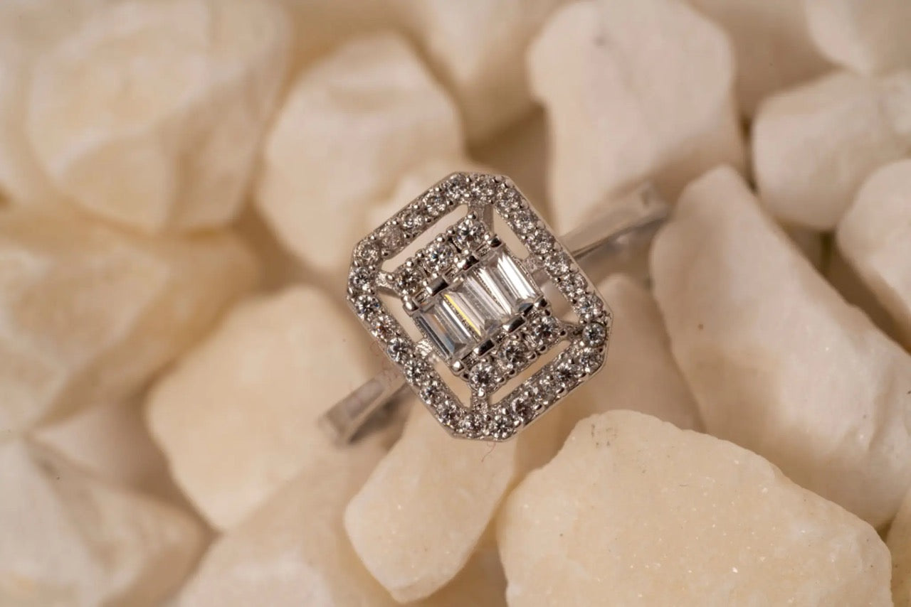 DIAMODIA™ Baguette Cut — 0.12ct (1.8×4.0mm) | Architectural Purity