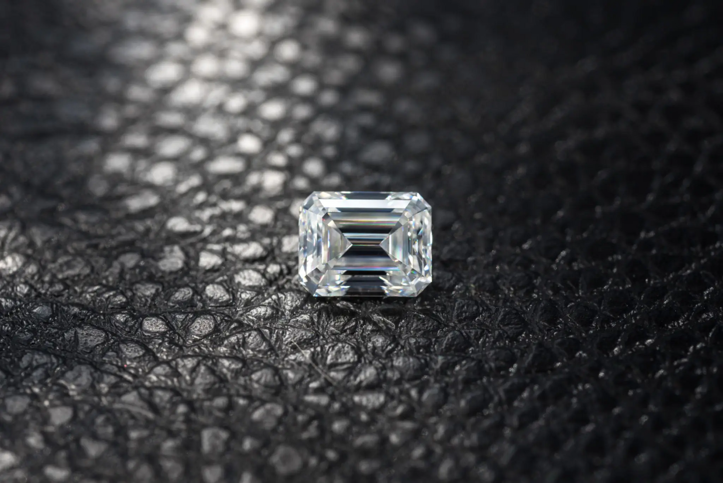 DIAMODIA™ Emerald Cut — 1.17ct (5×7mm) | Refined Elegance