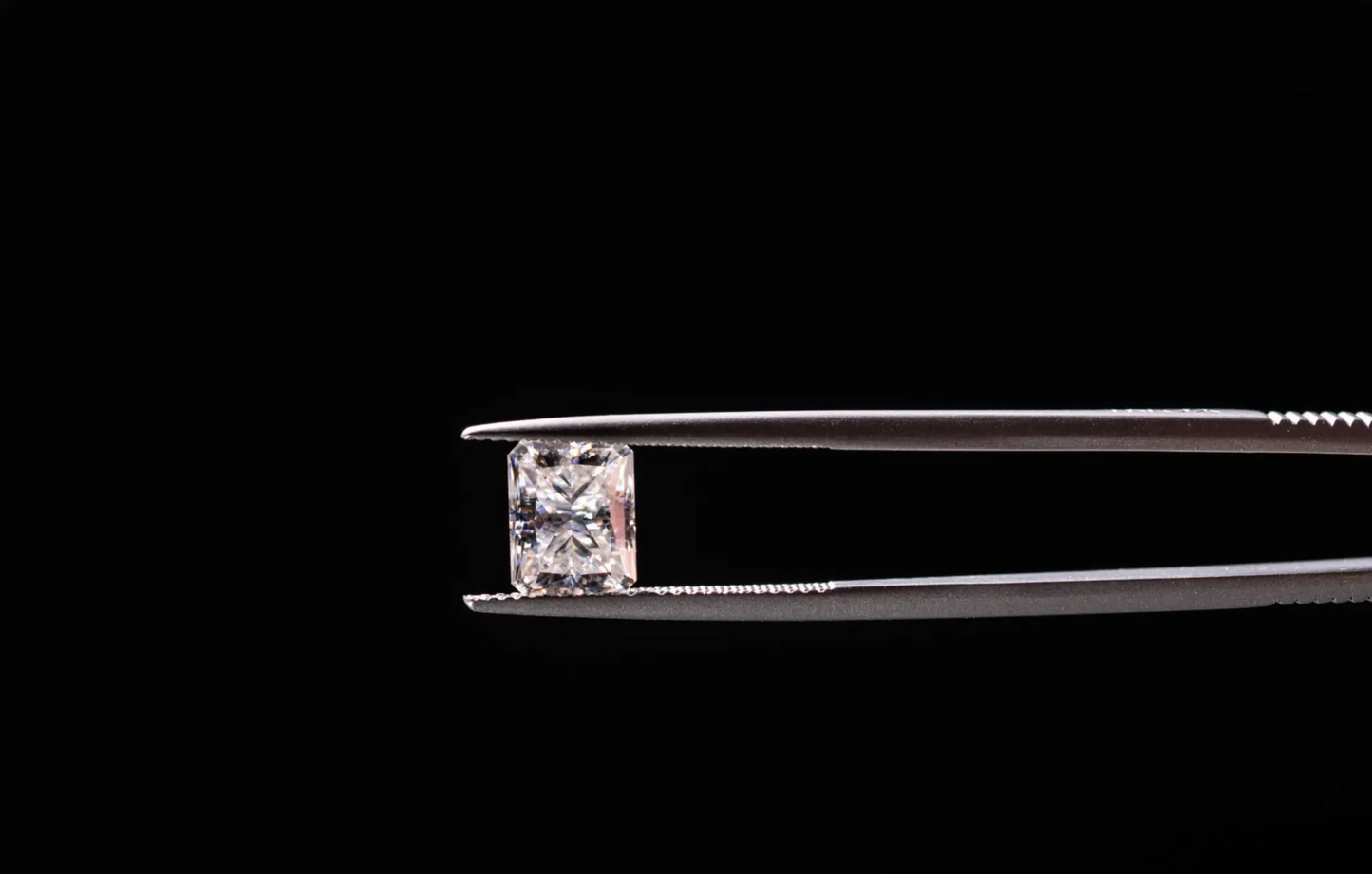 DIAMODIA™ Criss Cut — 1.10ct (5×7mm) | Precision Brilliance