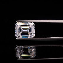 DIAMODIA™ Emerald Cut — 0.70ct (4×6mm) | Refined Grace