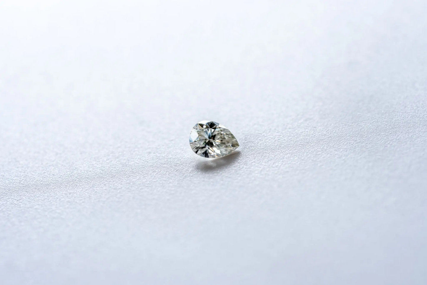 DIAMODIA™ Pear Cut — 0.82ct (5×7mm) | Graceful Spark
