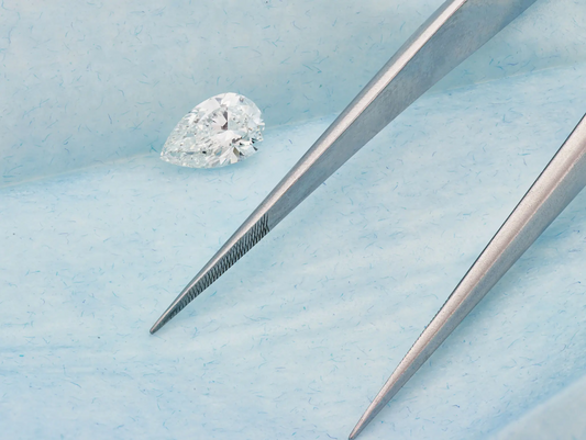 DIAMODIA™ Pear Cut — 0.96ct (4.5×7.5mm) | Graceful Purity