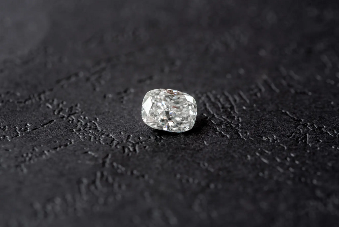 DIAMODIA™ Radiant Cut — 3.20ct (8×10mm) | Modern Brilliance