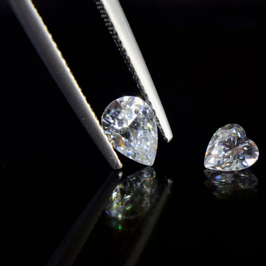 DIAMODIA™ Pear Cut — 0.95ct (5×8mm) | Elegant Purity